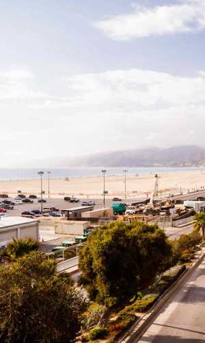 WhereToDonateClothesWhenYoureMoving Platinum Moving residential best movers moving movers foreman